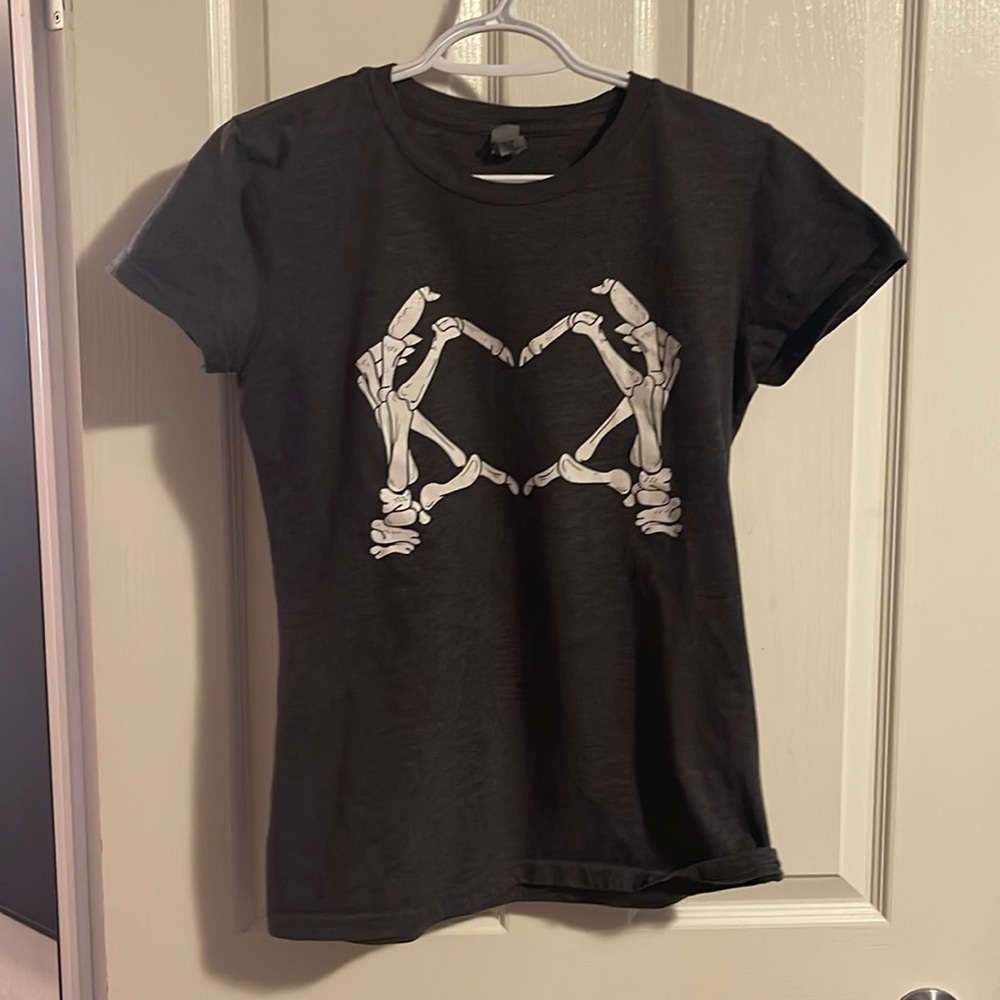Sz medium loving bones tshirt